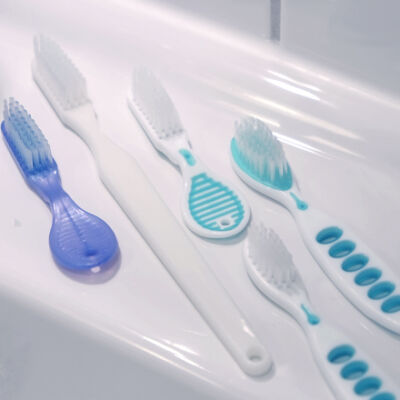 5 different safe toothbrushes on basin