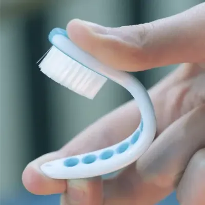 Flexible toothbrush bending under pressure of hand